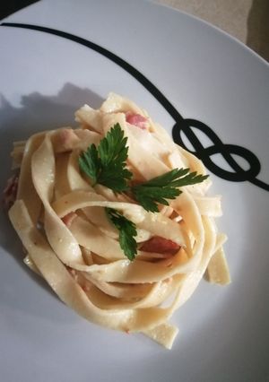 Una foto de Tallarines a la carbonara
