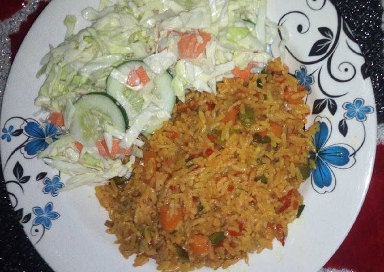 Fried rice with salad