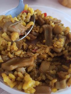 Una foto de Arroz con calamar y gambas