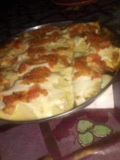 Una foto de Canelones de pollo, acelga con salsa blanca y tomate triturado
