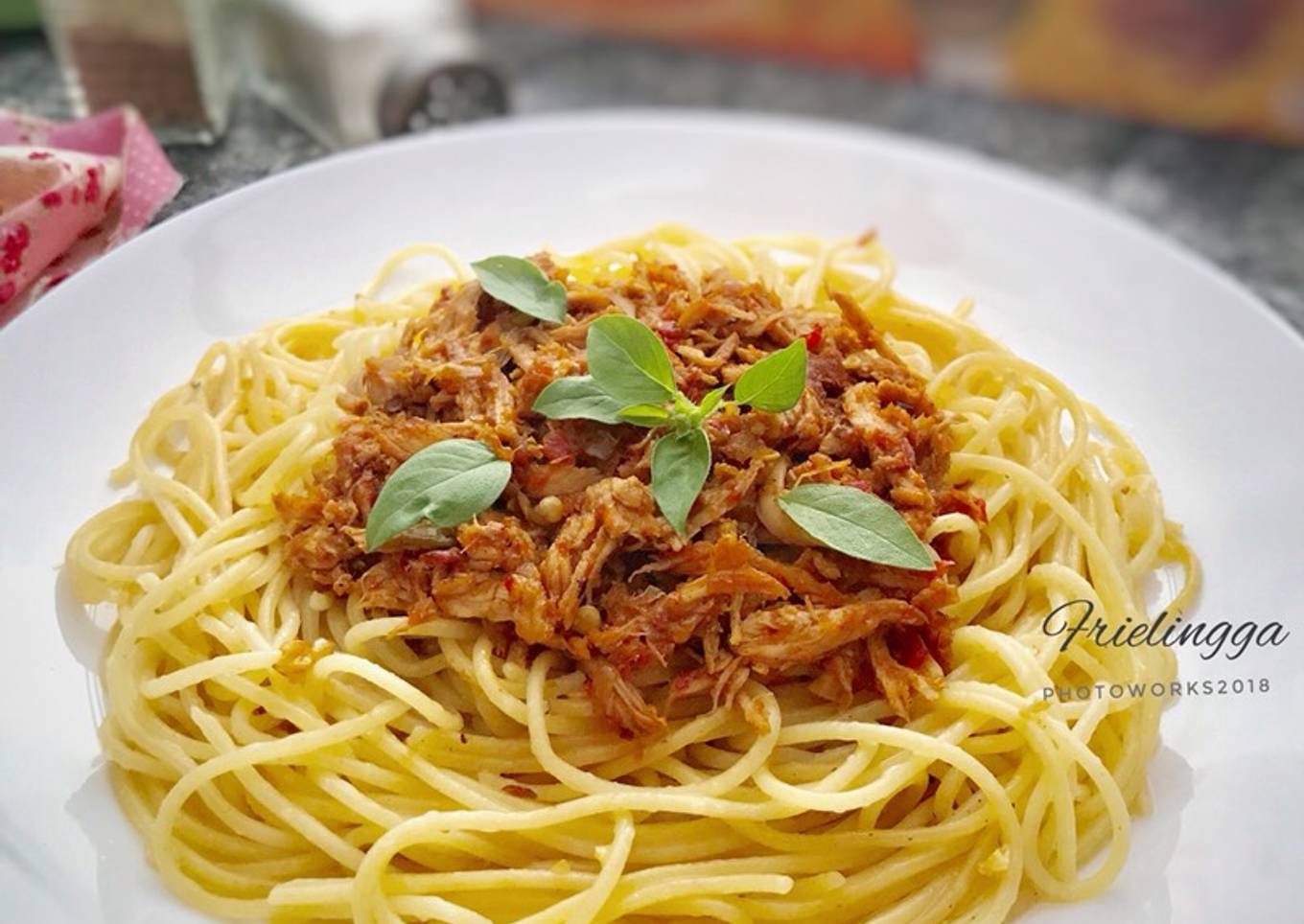 Spaghetti ayam suwir rica-rica