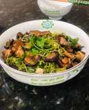 Rau mầm xào nấm hương (thuần chay)