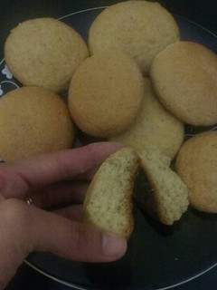 Una foto de Galletas dulces de harina de maíz😌👌