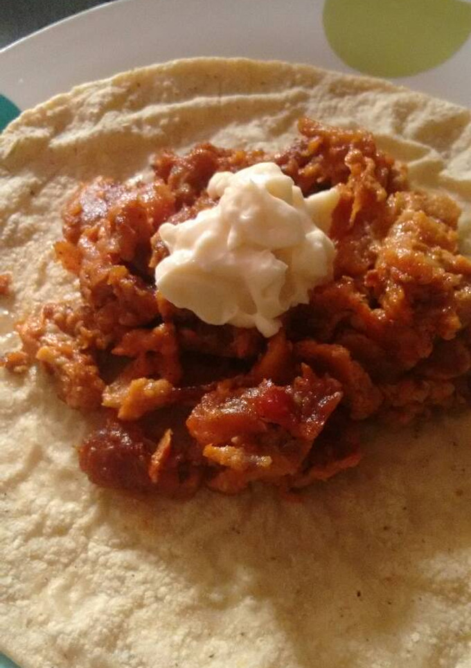 Una foto de Chicharrón en salsa de jalapeño rojo