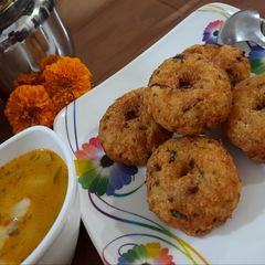 A picture of Samak rice medu vada with jhol aloo.