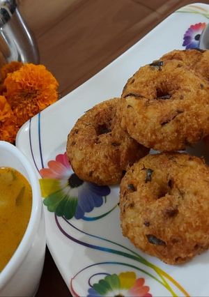 A picture of Samak rice medu vada with jhol aloo.