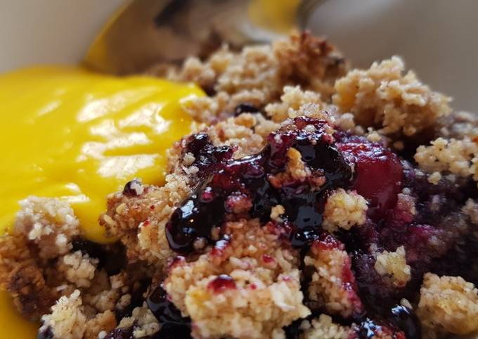 Keto Berry Crumble