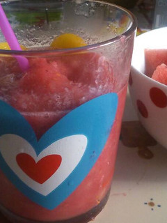 Una foto de Batido de sandía y frambuesa 🍉🍇
