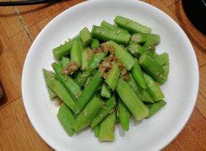 Hình của món Đậu bắp xào tỏi.