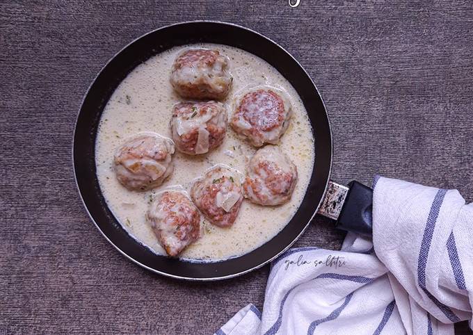Resep Chicken meatballs with creamy sauce, Bikin Ngiler