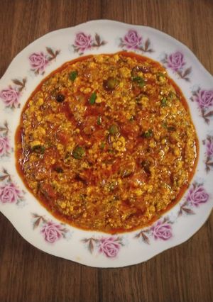 A picture of Methi paneer bhurji gravy.