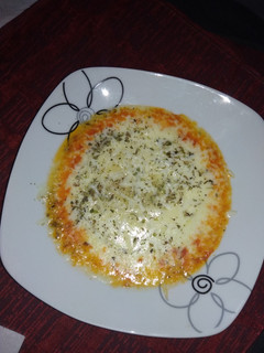 Una foto de Tapa de queso fundido para comer con pan