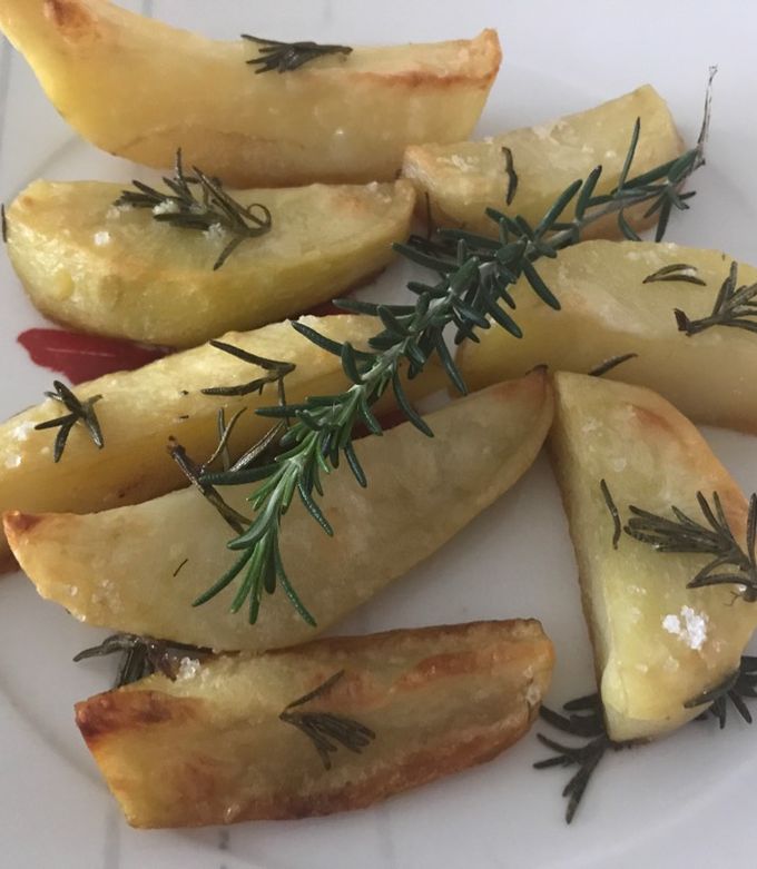 Una foto de Papas al romero fresco