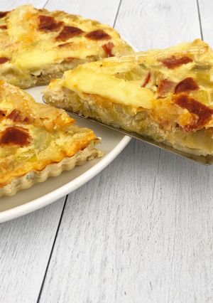 Une photo de Quiche sans pâte poireaux chorizo vieux pané