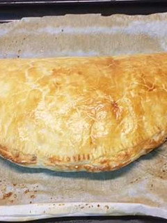 Una foto de Empanada de atún y aceitunas con Nata y huevo tipo quiquet