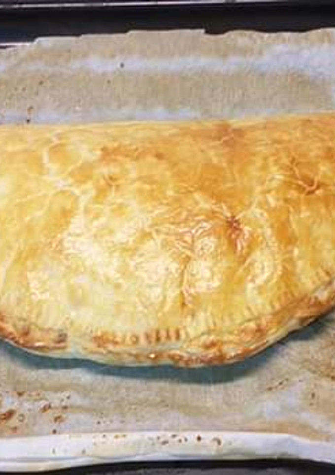Una foto de Empanada de atún y aceitunas con Nata y huevo tipo quiquet