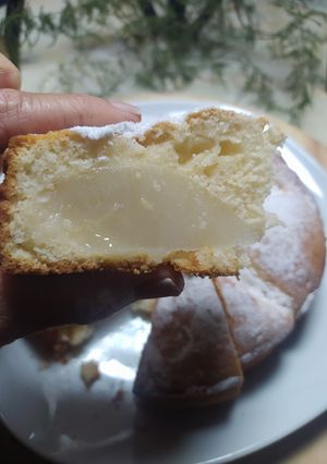 Una foto de Torta De Yogurt Y Pera o Manzana Esponjosa Fácil Económica (con leche o suero de leche)