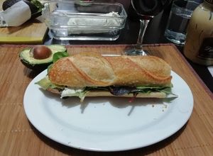 Una foto de Baguette con queso cabra