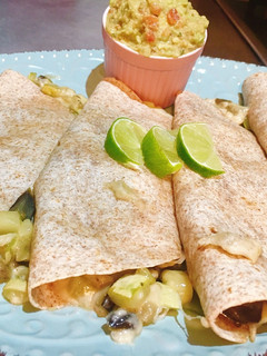 Una foto de Quesadillas con verduras y jalapeños al estilo tex-mex🌶🥑🇲🇽