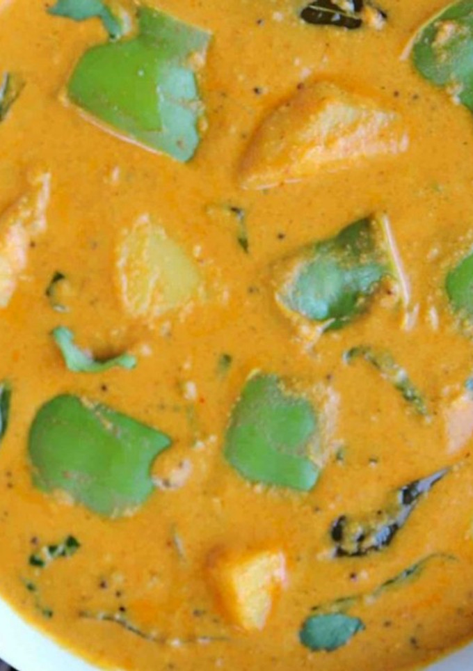 குடை மிளகாய்- உருளைக்கிழங்கு கிரேவி(Kudaimilakaai urulaikilanku gravy recipe in tamil) செய்முறை முக்கிய புகைப்படம்