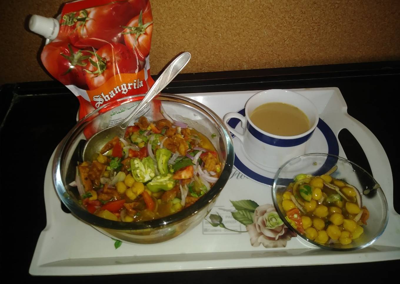 Kathiyawari cholay with tea