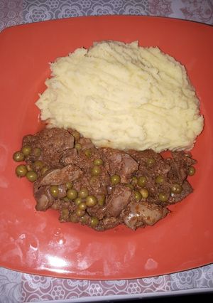 Borsós csibemáj, burgonyapürével🍽 recept fotója