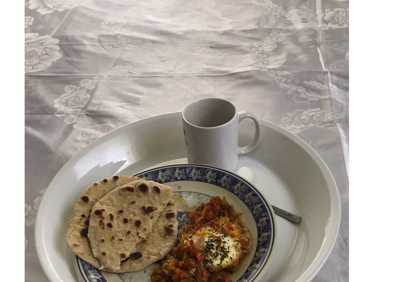 Moroccan eggs with bread