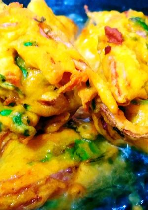 स्ट्रीट स्टाइल प्याज की भजिया या पकोड़े (Street style pyaz ki bhajiya ya pakode recipe in Hindi) रेसिपी मुख्य फोटो