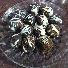 A picture of Biscuit chocolate balls.