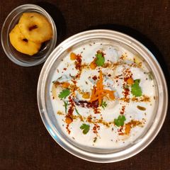 A picture of Thayir Vadai (Curd Vada).