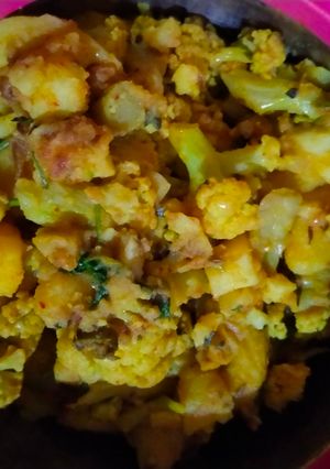गोभी आलू की सब्जी (gobi aloo ki sabzi recipe in Hindi) रेसिपी मुख्य फोटो