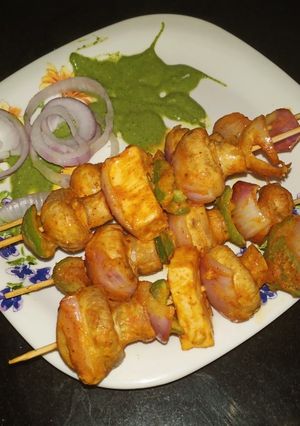 A picture of Paneer & mushroom tikka.