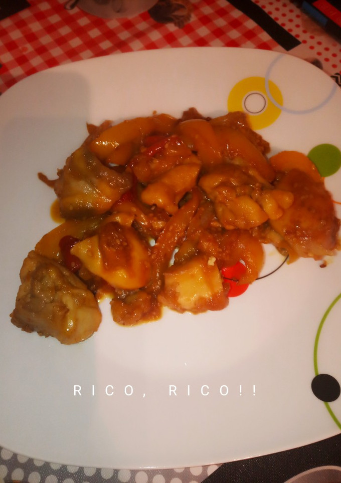 Una foto de Pollo con verduras y naranja en reducción de soja