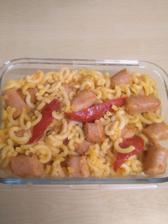Una foto de Fideos con salchichas