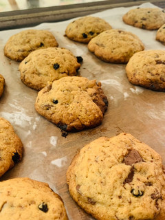 A picture of Chocolate chip & Black currant Cookies 🍪.