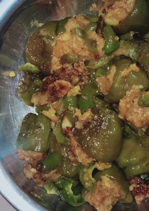 भरवा शिमला मिर्च (Bharwan Shimla Mirch recipe in Hindi) रेसिपी मुख्य फोटो
