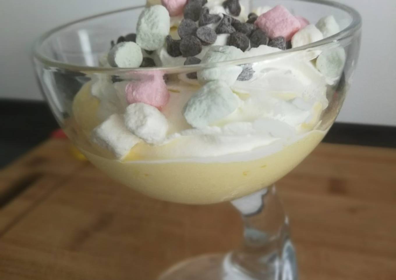 Espuma de Mango con nata, nubes y chocolate