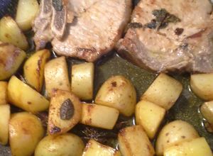 Foto di Braciole di maiale o di vitello con patate alla Luciano