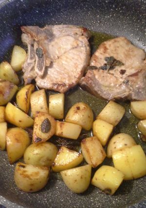 Foto di Braciole di maiale o di vitello con patate alla Luciano