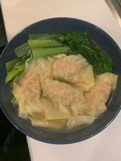 รูปของ เกี๊ยวน้ำไส้แน่น 🥟