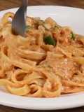 Fettuccine con salsa de champiñones y queso manchego