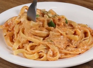 Una foto de Fettuccine con salsa de champiñones y queso manchego