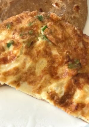 A picture of Chessy green onion omelet.