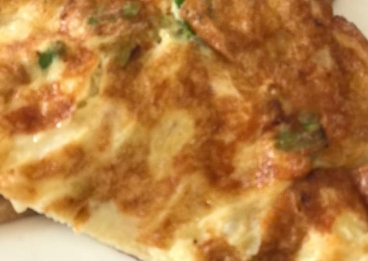 Chessy green onion omelet