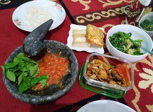 Foto resep Sambal Kemangi Dengan Tomat Ranti