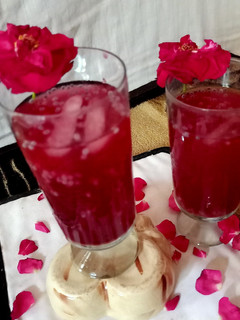 વરિયાળી ગુલાબ બીટ નું શરબત (Variyali Gulab Beetroot Sharbat Recipe In Gujarati) રેસીપી મુખ્ય ફોટો