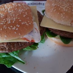 A picture of My Christmas Eve Burgers for 2. Early lunch. 🤗.