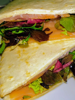 Una foto de 6.🌮Piadina de salmón🐟