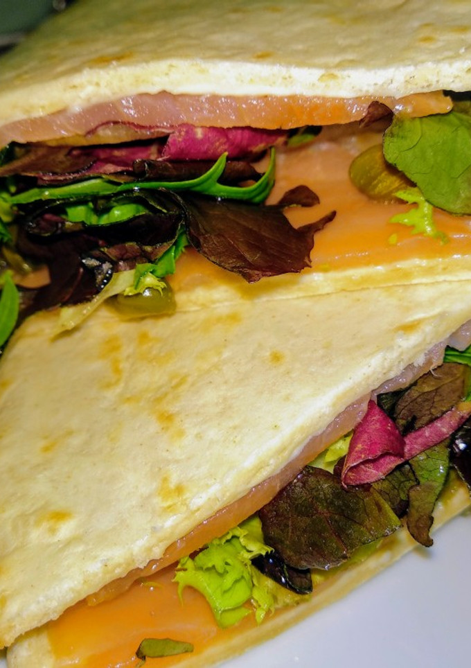 Una foto de 6.🌮Piadina de salmón🐟