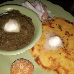 A picture of Makki ki roti sarso ka saag.